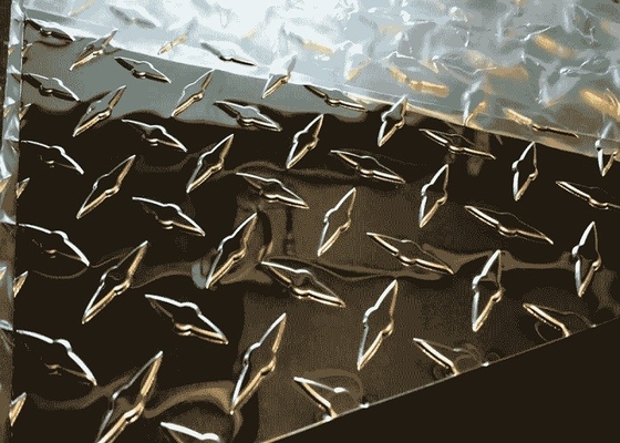 China 5086 Aluminum Diamond Tread Plate , Aluminium Checker Plate Sheet For Gangways supplier