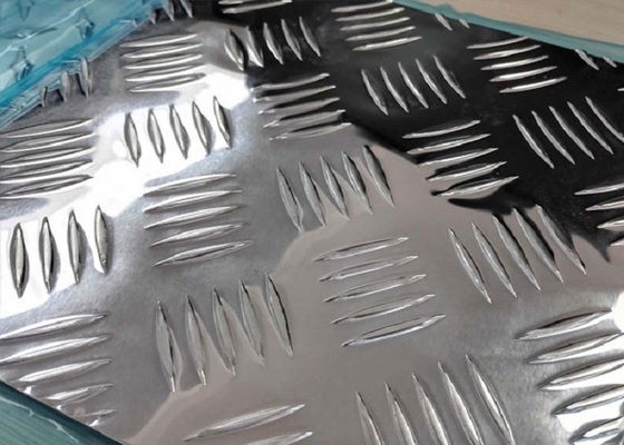 China Shiny Bright Finish Aluminum Sheet , 3003 5 Bar Tread Plate Aluminum Plate supplier