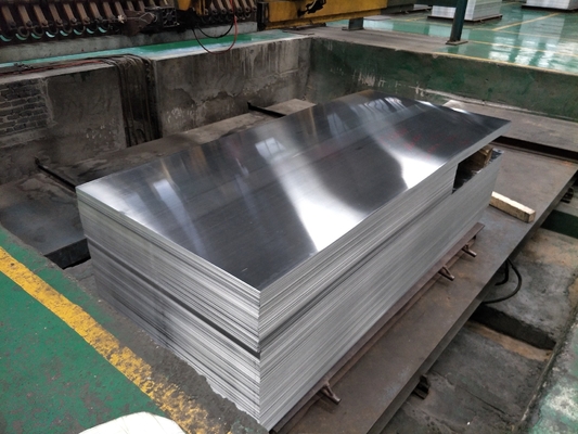 China HRC50 - 60 Flat Aluminum Mirror Sheet Smooth Surface For Industrial supplier