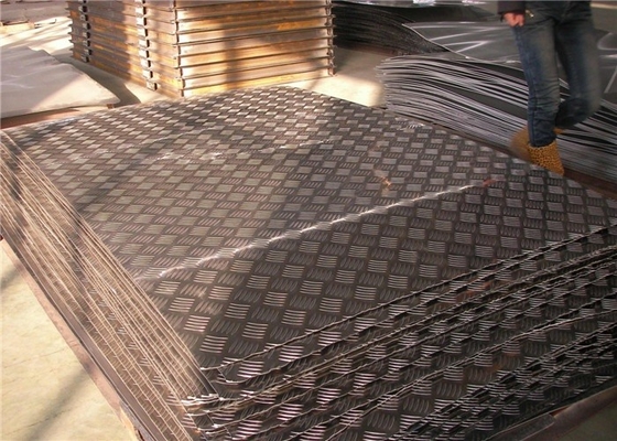 China 3003 3105 5052 Aluminium Checker Plate / Aluminium 5 Bar Tread Plate Damp Proof supplier